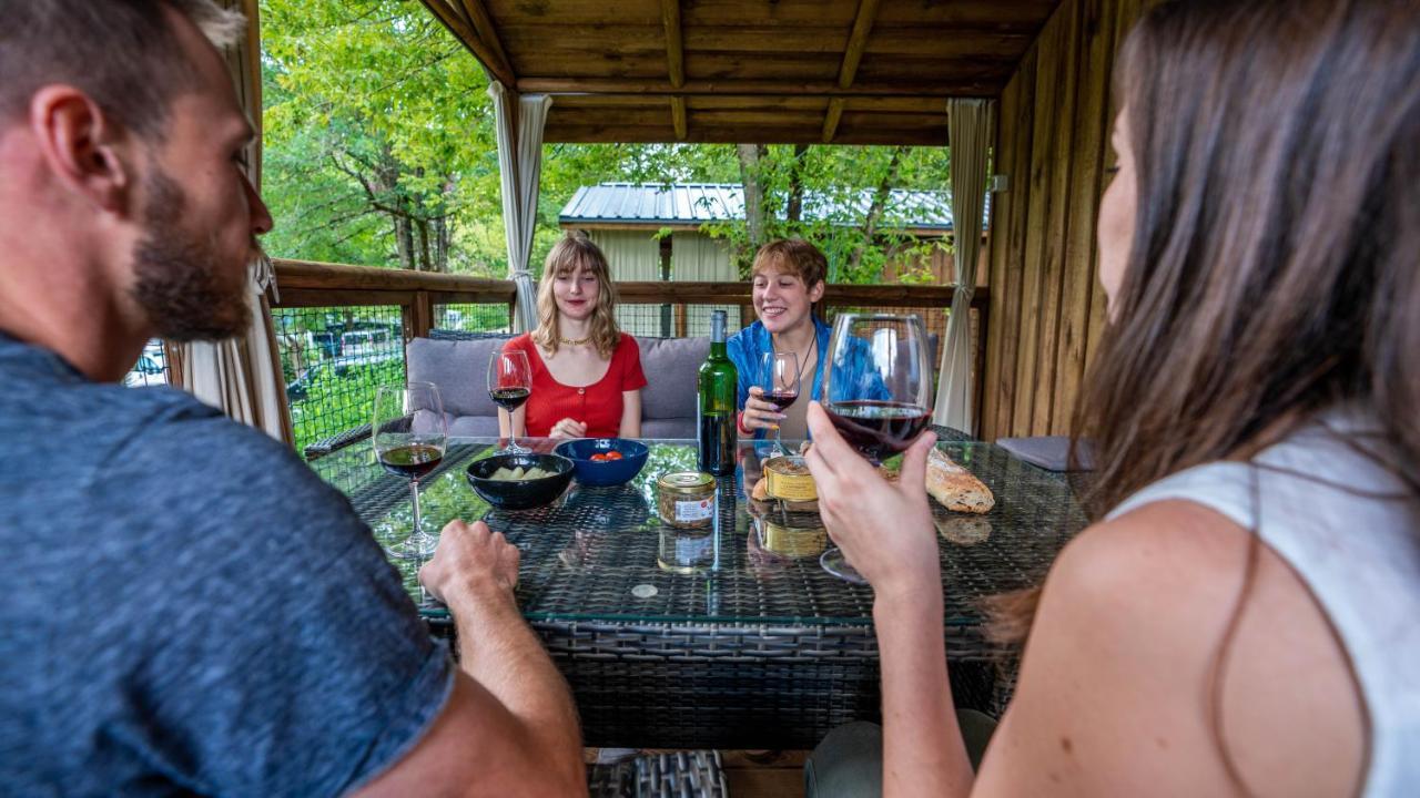 Camping De Collonges-La-Rouge Meyssac 外观 照片